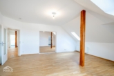 Wohnzimmer - Helle Dachgeschosswohnung mit traumhaftem Panoramablick in bester Lage von S-West