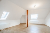 Wohnzimmer - Helle Dachgeschosswohnung mit traumhaftem Panoramablick in bester Lage von S-West