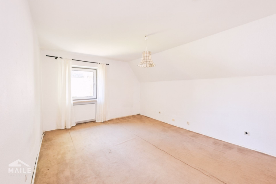 1.OG Schlafzimmer 1