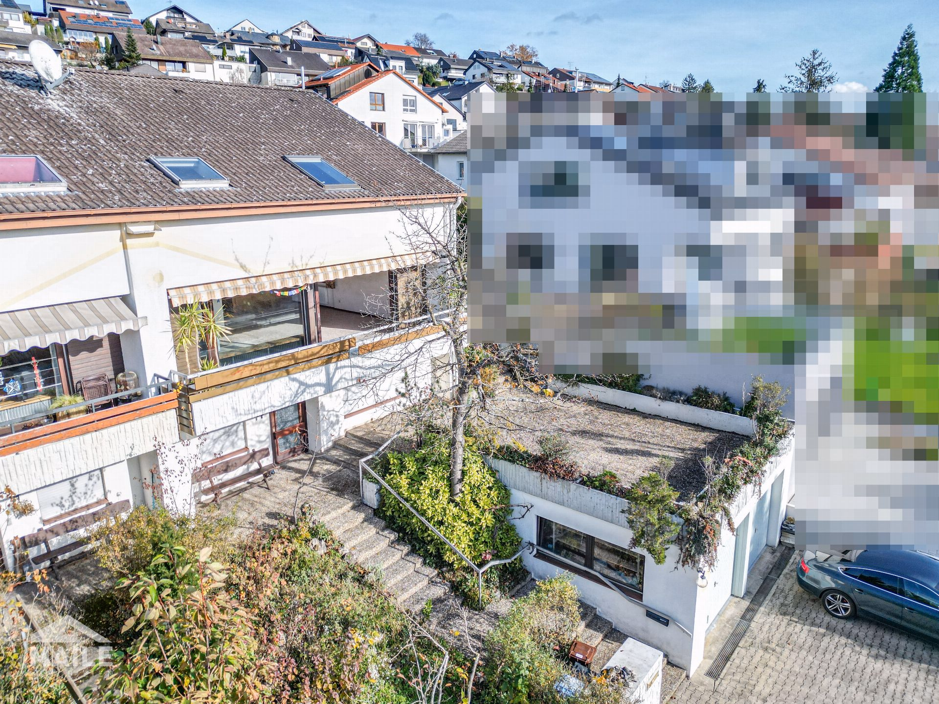 Hausansicht + Terrasse