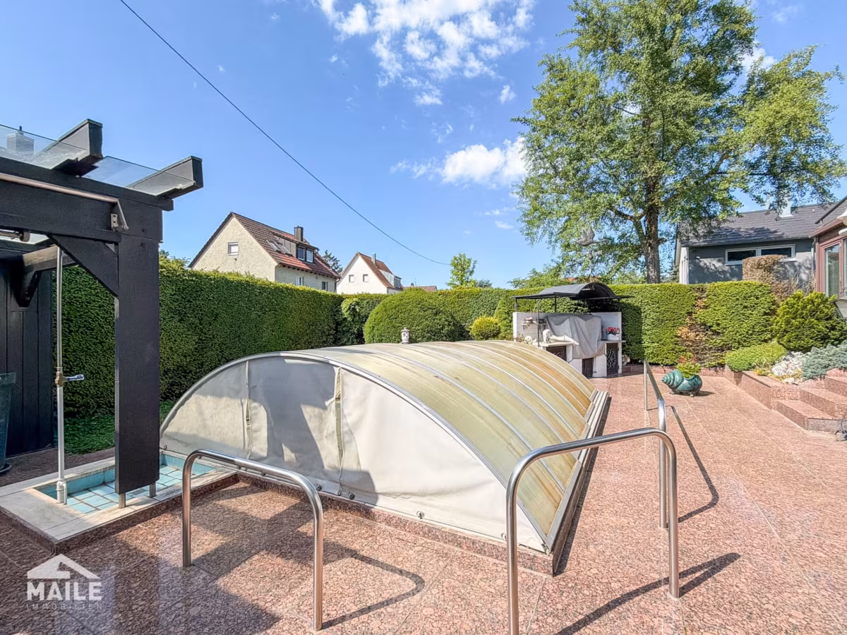Garten mit Pool