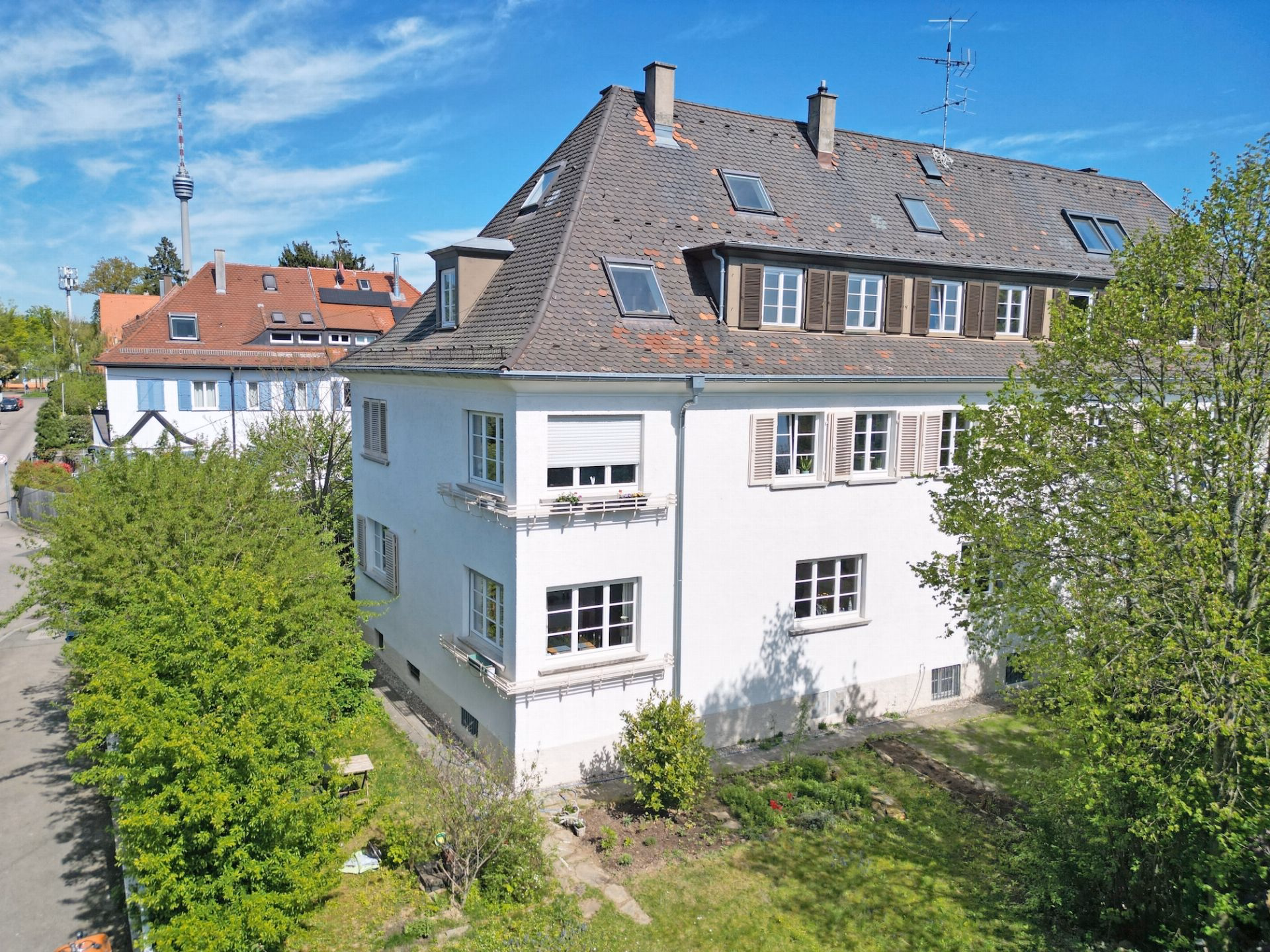 Haus mit Fernsehturm