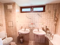 Badezimmer 1 mit Wanne
