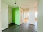 Flur - 18. Stock und Balkon nach Süden! Attraktive 3,5-Zimmer Gelegenheit im Asemwald!