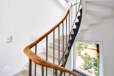 Treppenhaus - Neuwertige Maisonette-Wohnung mit großer Dachterrasse in unmittelbarer Nähe des Marienplatzes!