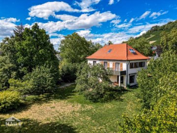 Charmante, großzügige Villa auf großem Grundstück mit viel Privatsphäre!, 72555 Metzingen, Villa