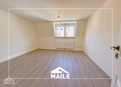 Helles WG Zimmer in gepflegter 3er Wohngemeinschaft in Stuttgart Heslach, 70199 Stuttgart Stuttgart-Süd, Zimmer