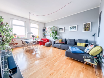 Großzügiger Altbau mit Balkon am Marienplatz!, 70180 Stuttgart Stuttgart-Süd, Etagenwohnung