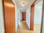 Flur - Großzügige 3,5-Zimmer Wohnung mit Balkon und separatem Garagenstellplatz!