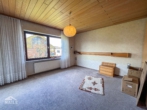 Großes 1-2 Familienhaus mit großem Garten, Doppelgarage und Ausbaupotenzial! - Schlafzimmer