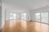 Wohn-Essbereich - Helle und moderne 4,5-Zimmer Maisonettewohnung mit Balkon und Garage