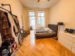 Schlafen 1 - Schöne, zentral gelegene 4-Zimmer Altbauwohnung mit Loggia und Balkon