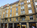 Schöne, zentral gelegene 4-Zimmer Altbauwohnung mit Loggia und Balkon - Hausansicht