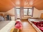 Sonniges Einfamilienhaus mit hochwertigem Anbau und zwei Garagen! - OG - Schlafzimmer 1