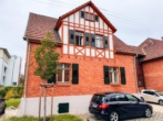 Saniertes und charmantes 1-2-Familienhaus mit Gartenanteil in zentraler Lage - Hausansicht Straße