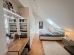 Schlafzimmer - Moderne 3,5-Zimmer Galeriewohnung mit Balkon und Carport in Waiblingen-Neustadt!