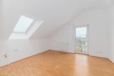 Helle und moderne 4,5-Zimmer Maisonettewohnung mit Balkon und Garage - Schlafzimmer 3 mit Arbeitsbereich rechts