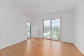 Helle und moderne 4,5-Zimmer Maisonettewohnung mit Balkon und Garage - Schafzimmer 1