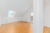 Helle und moderne 4,5-Zimmer Maisonettewohnung mit Balkon und Garage - Schlafzimmer 3 mit Arbeitsbereich rechts