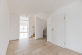 Helle und moderne 4,5-Zimmer Maisonettewohnung mit Balkon und Garage - Eingangsbereich