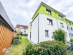 Großzügiges Reihenendhaus mit Garten, Dachterrasse und Wärmepumpe - Außenansicht Eingangsseite