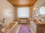 Badezimmer - EG - Sonniges 1- 2 Familienhaus mit großem Garten und Garage!