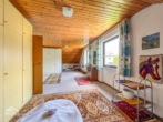 Schlafzimmer - DG - Sonniges 1- 2 Familienhaus mit großem Garten und Garage!