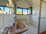 Badezimmer (Ebene 1) - Großzügige 3,5-Zimmer Maisonettewohnung mit Dachterrasse und TG-Stellplatz!