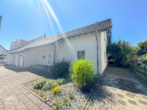 Aussenansichten - Helles Einfamilienhaus mit Garten, EBK und Garage - Beautiful house with garden, kitchen and garage!