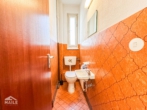 OG- Gäste-WC - Sonniger 3-Parteien Altbau, auch als Einfamilienhaus oder Mehrgenerationenhaus nutzbar!