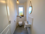 WC - Barrierefreie, hochwertige und sonnige 4,5 Zimmerwohnung mit Terrasse und Garten